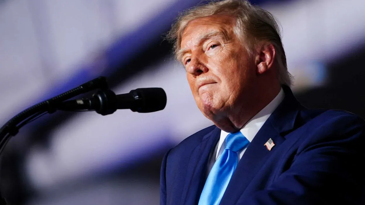 Fox News verfolgt angeblich eine 'Ausblendungs'-Strategie gegenüber Trump vor den Midterms