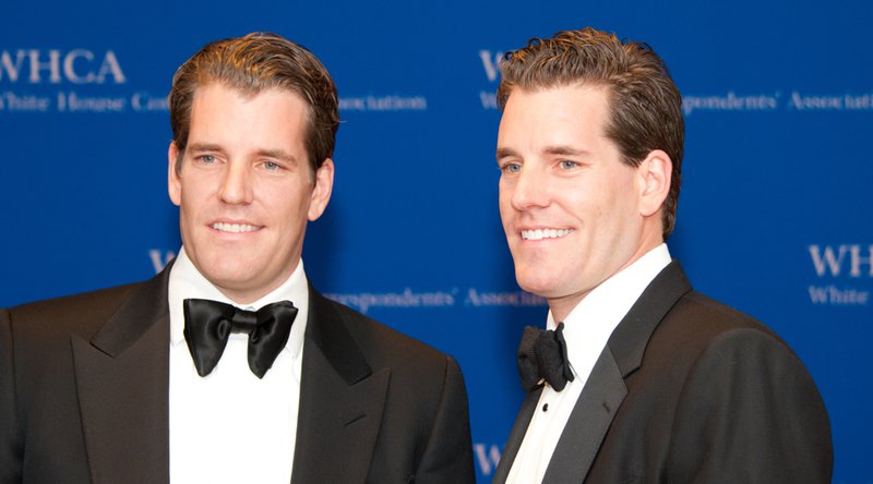 Bliźniacy Winklevoss przekazali ponad 10 mln USD ze sprzedaży Bitcoin na super PAC wspierający Trumpa