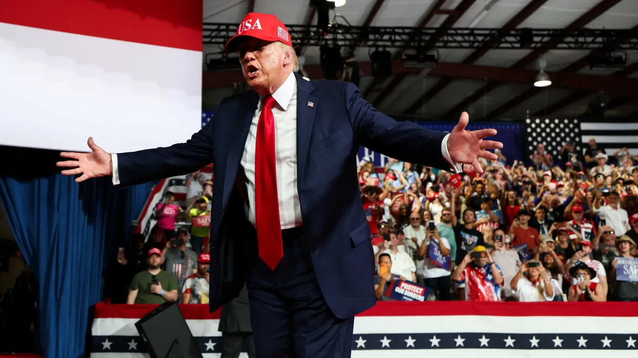 Trump qualifie Karl Rove de « RINO » alors que les publications racistes de Bo French tracent des « lignes de front » au sein du GOP