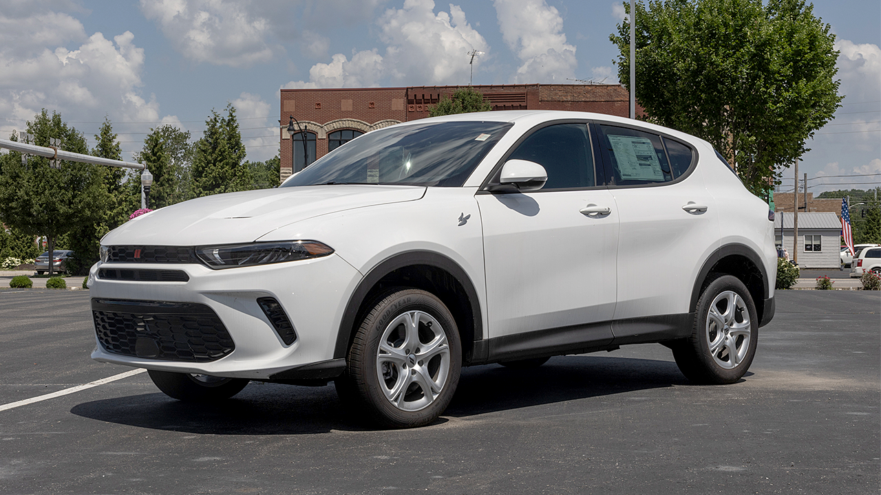 Chrysler Recalls Nearly 50,000 Dodge Hornet and Alfa Romeo Tonale Vehicles Over Seat Belt Defect