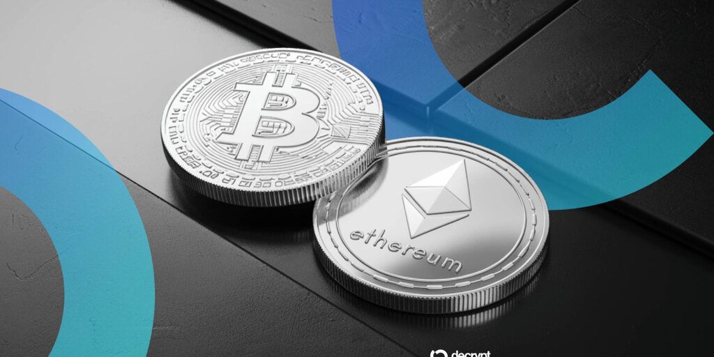 La crypto rebondit après la première hausse de taux de la Fed depuis 2023, le Bitcoin repasse au-dessus de 76 000 $