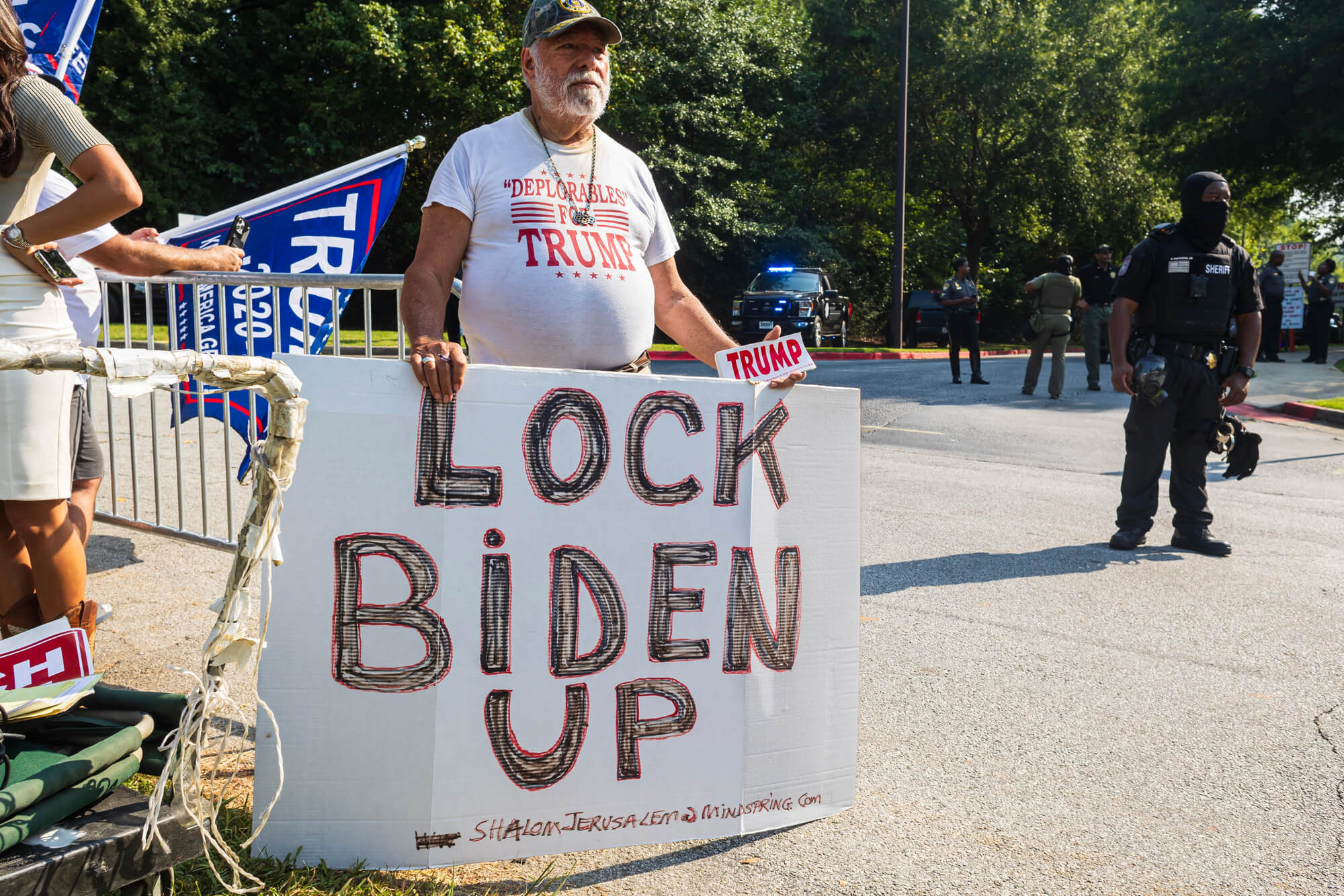 Hunter Biden uruchomi memecoin LAPTOP na Base, kierując go do stratnych kupujących token TRUMP