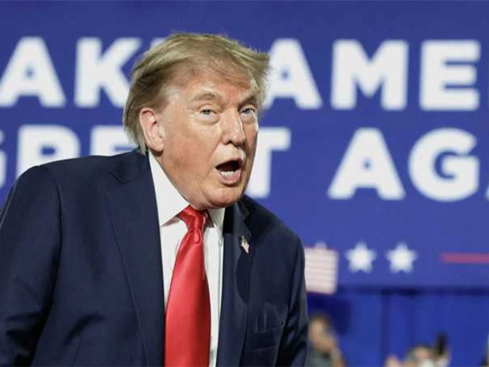 Planowana przez Trumpa kampania reklamowa promująca jego osobę może zaszkodzić kandydatom GOP, ostrzega analityk