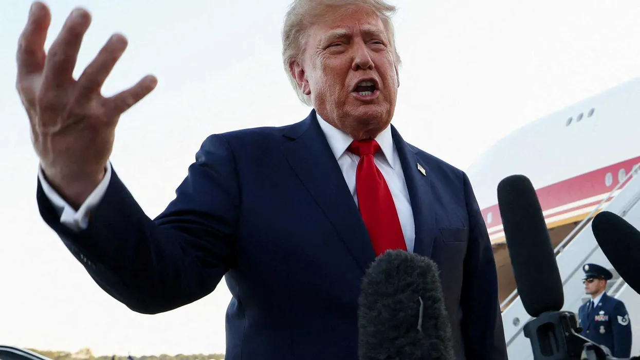 Трамп в отчаянии: избиратели-республиканцы бунтуют против его кандидата