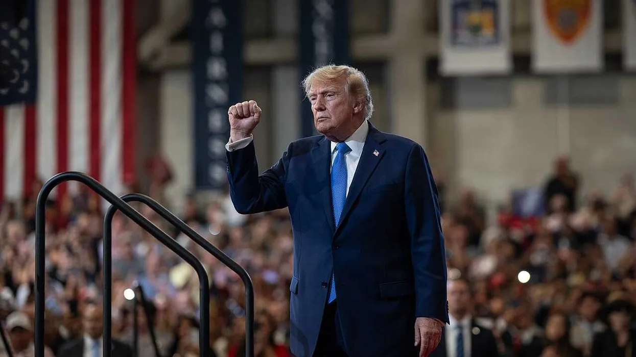 Barbara McQuade afferma che sempre più persone stanno sfidando Trump mentre Peter Baker evidenzia le resistenze