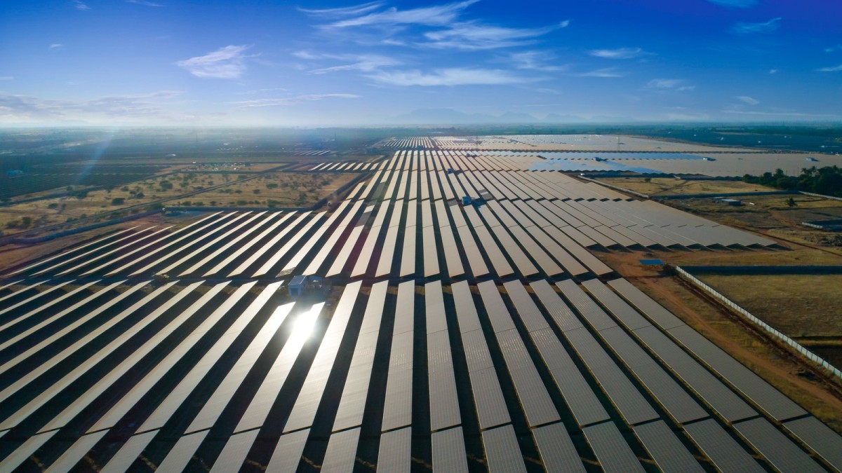 Il solare raggiunge la parità di capitale iniziale con carbone e gas, eliminando una barriera chiave di finanziamento