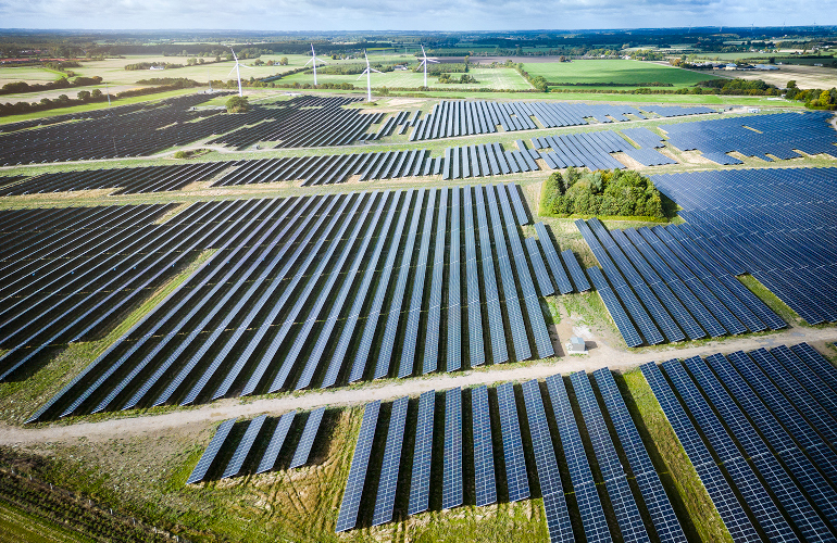 La produzione statunitense di energia rinnovabile cresce del 10% all'inizio del 2026, con il solare che continua a superare combustibili fossili e nucleare