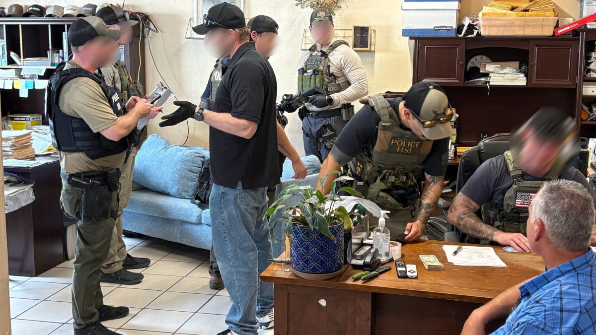 Cittadini messicani arrestati nell’indagine sul cabotaggio in una scuola guida per camion in Arizona