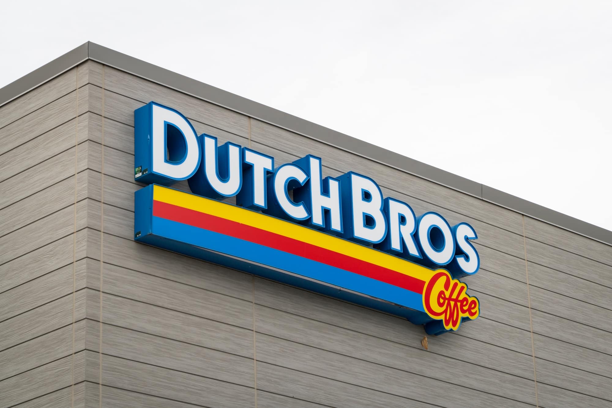 Dutch Bros hebt Jahresprognose nach starkem Q2-Ergebnis an