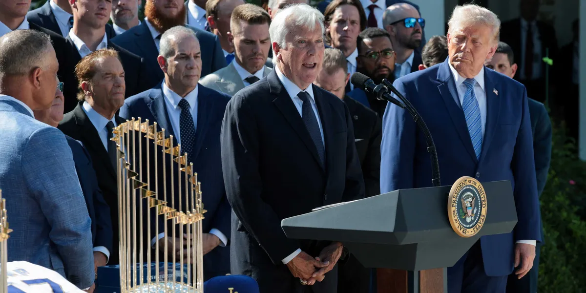 Los Angeles Lakers rzekomo sprzedani Joshowi Kushnerowi i Bobowi Igerowi w rekordowej transakcji za 12,5 miliarda dolarów