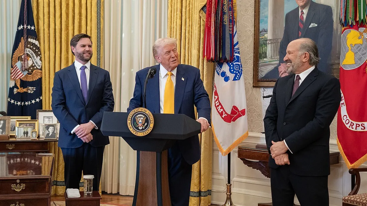 Trump Said to Be Trapped in a Wealthy Bubble as Economic Warning Signs Mount