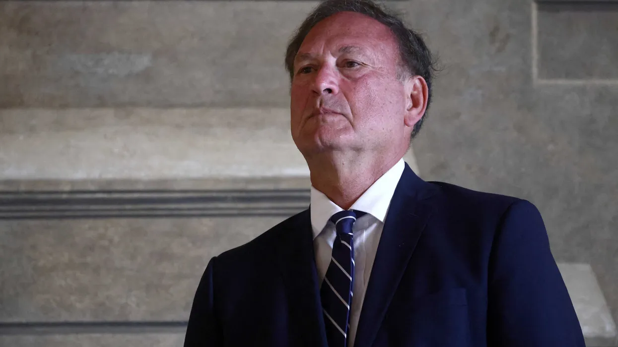 La divulgation longtemps retardée d'Alito révèle qu'il a conservé ses participations dans le pétrole et le gaz avant un procès climatique majeur