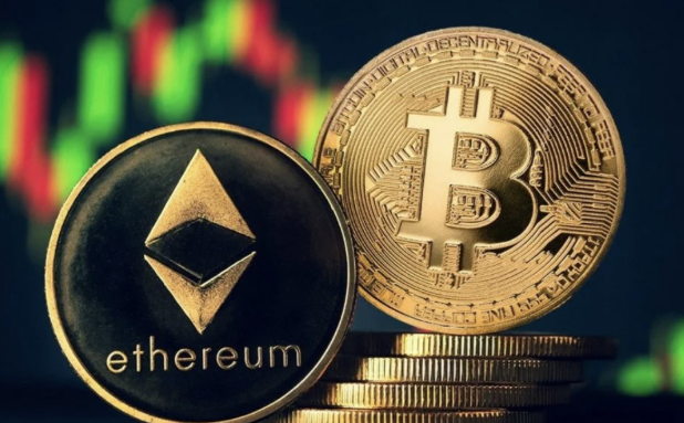 Amerykańskie spotowe ETF-y na Bitcoin notują odpływy netto $61.16 mln, podczas gdy ETF-y na Ether przyciągają $7.38 mln 12 sierpnia
