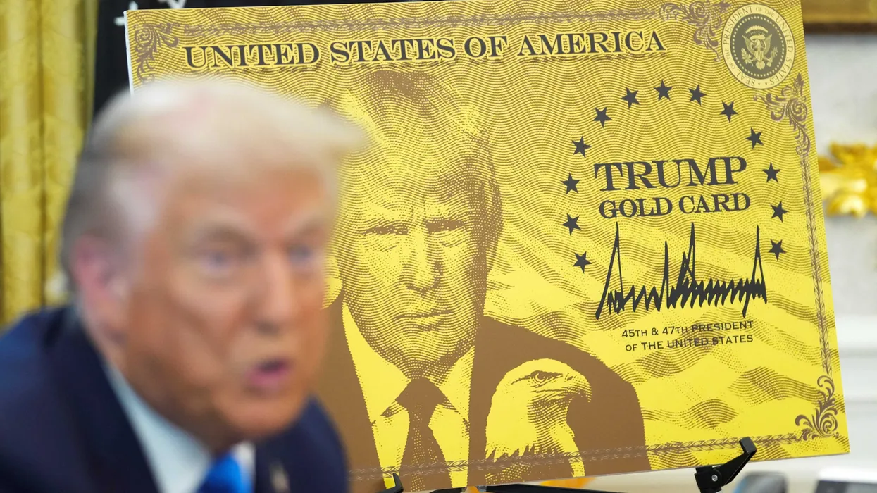 Trump confronté à un avertissement de récession alors que les indicateurs économiques s’affaiblissent et que les coupes dans les services sociaux s’aggravent