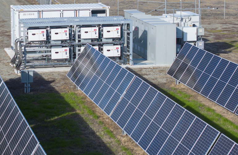 Wood Mackenzie: Geplante heimische Wechselrichterproduktion könnte US-Solarbedarf angesichts des FCC-Verbots ausländischer Produkte decken