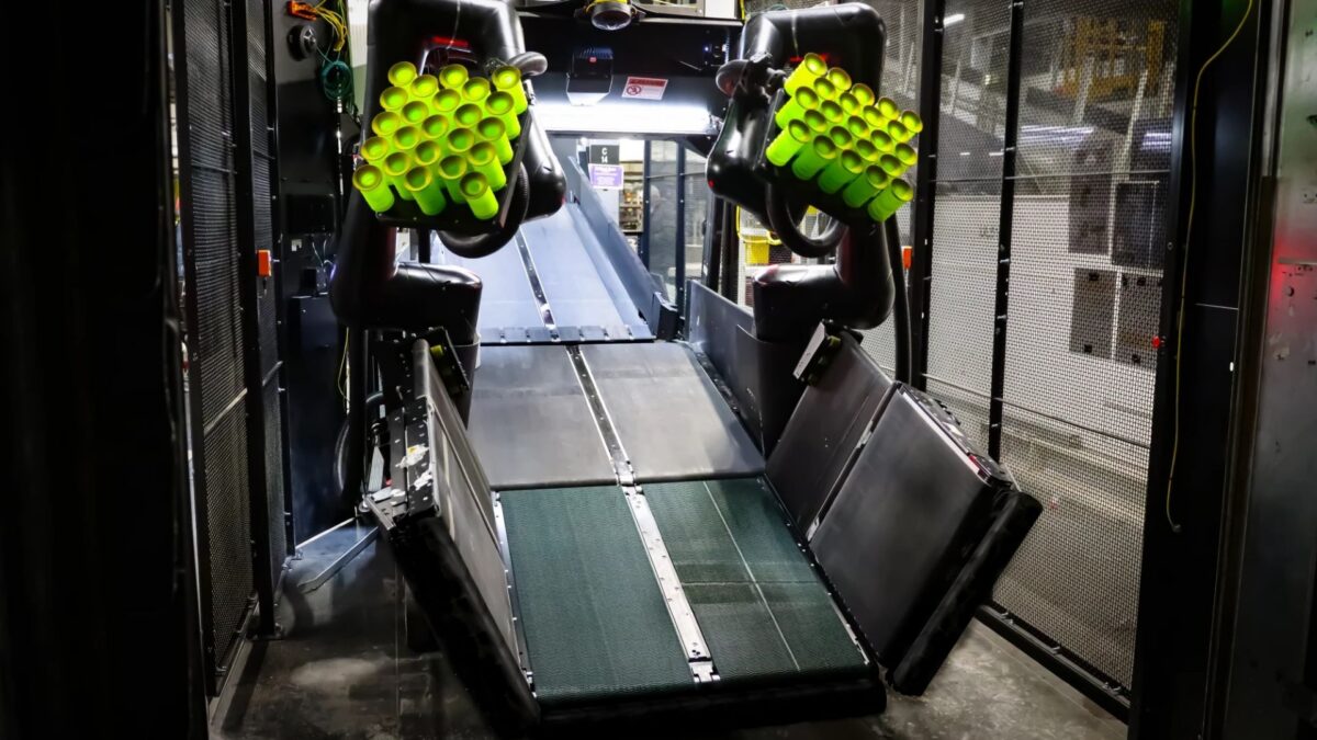 FedEx Advances Toward Deploying Robots That Can Load Trailers