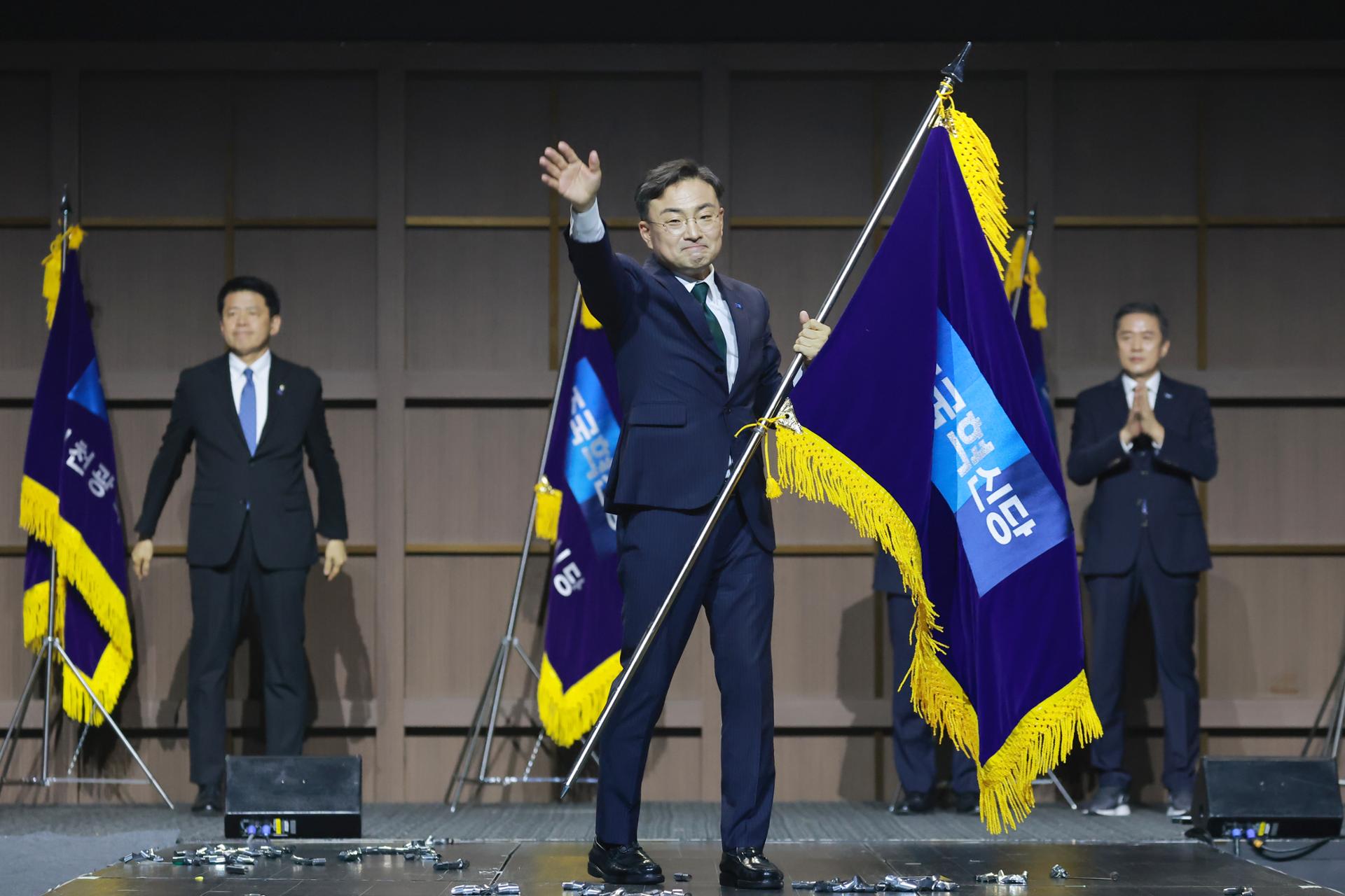 韓国再建党がシン・ジャンシク議員を新代表に選出