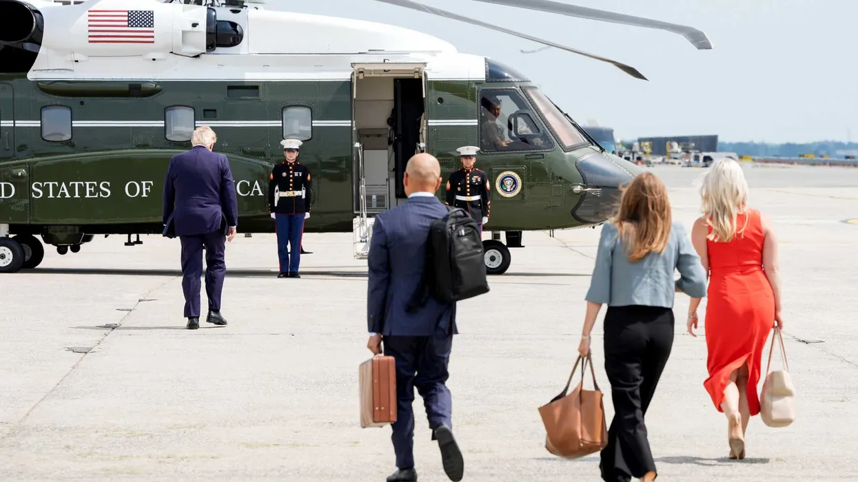 L'exode de l'aile Ouest s'amplifie alors que des initiés révèlent leurs craintes sur le comportement de Trump à l'approche des élections de mi-mandat