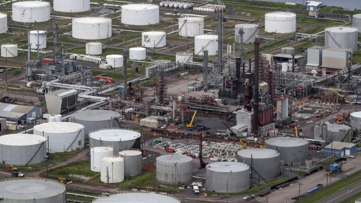 Las grandes petroleras estadounidenses endurecen su postura en los conflictos laborales mientras BP y Marathon excluyen a trabajadores de refinerías