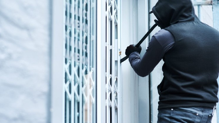 Французская пара решила продать дом после трёх вторжений, связанных с криптовалютой