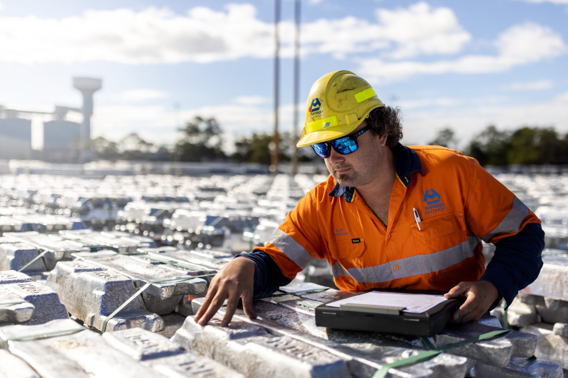 Australia i Nowa Południowa Walia zobowiązują się do wsparcia na kwotę 2,5 mld AUD dla huty aluminium Tomago należącej do Rio Tinto, aby zapewnić jej działanie po 2028 rokiem