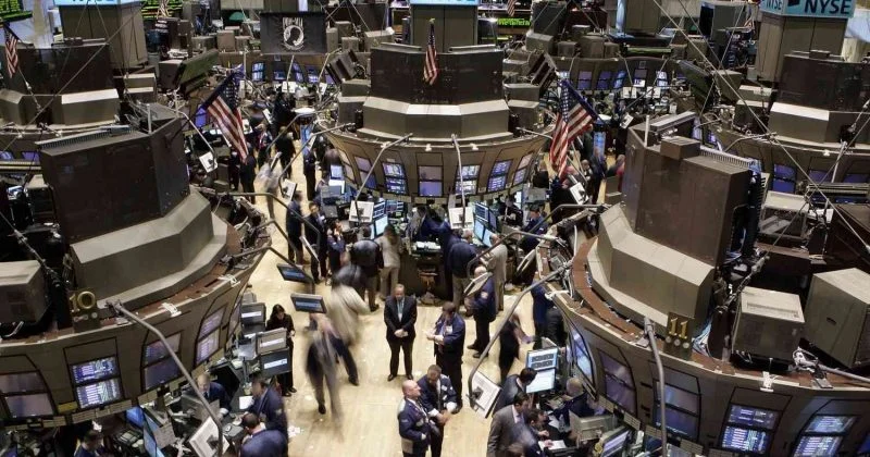 Blue-Chip Companies Turn to Junk Bond Investors to Raise Billions for AI Projects