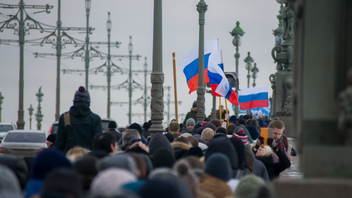 Russia's Labor Shortage Deepens as Central Asian Migration Drops 15%