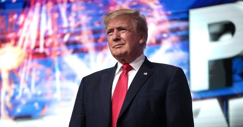 Трамп угрожает Ирану «экономической войной», что влияет на перспективы сделки в 2026 году