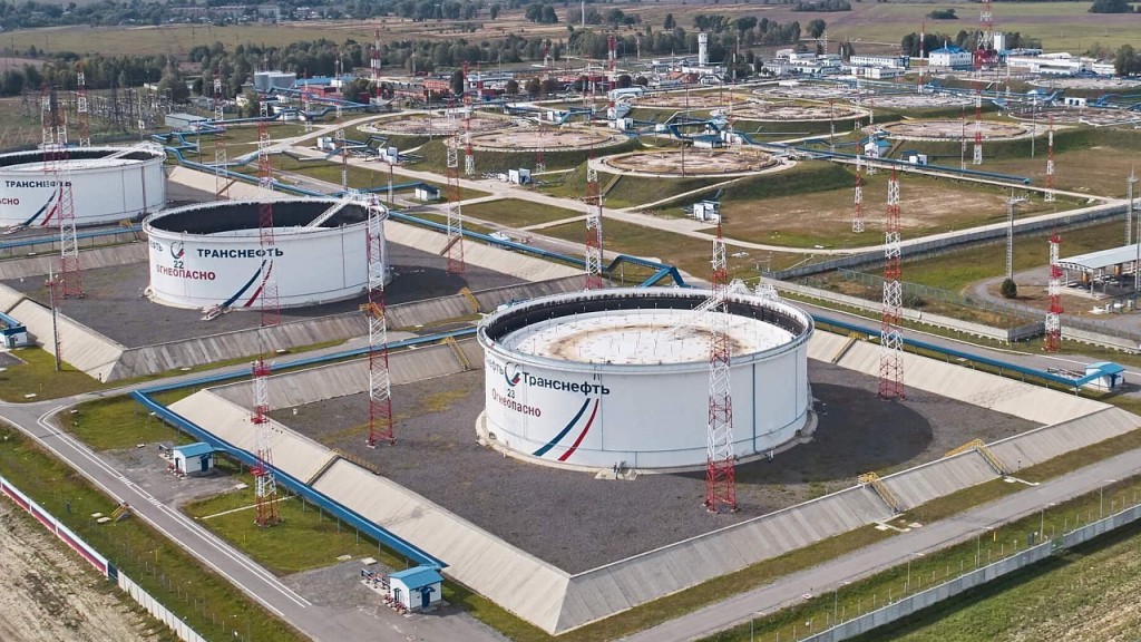 Russische dieselelexporten storten in naar meerjarig dieptepunt terwijl aanvallen op raffinaderijen wereldwijd aanbod klem zetten