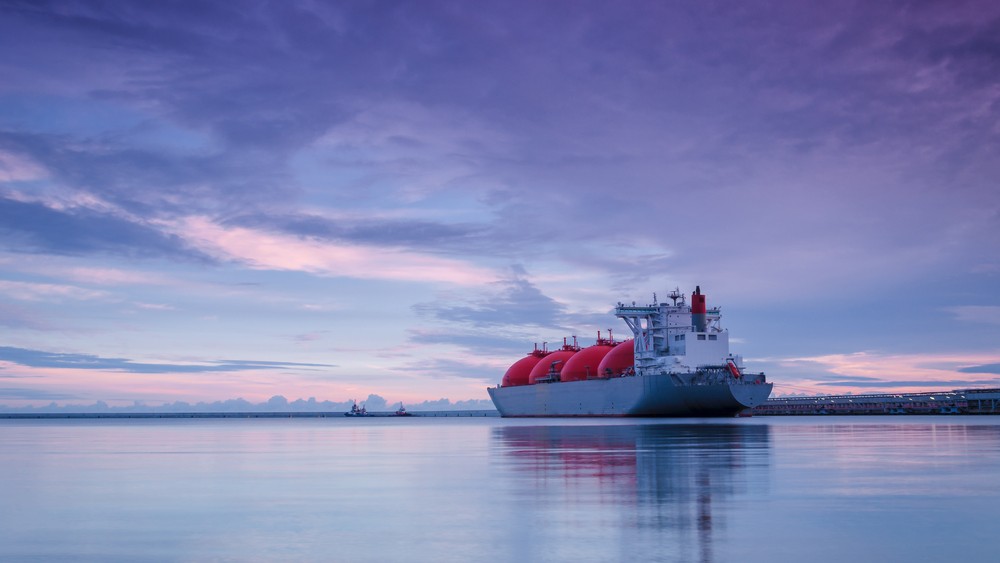 ADNOC continua a caricare GNL mentre i rischi legati a Hormuz si intensificano