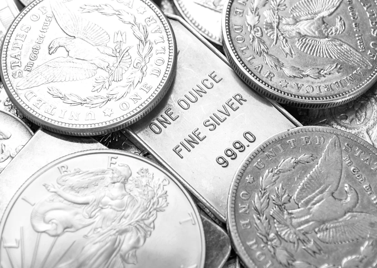 Les contrats à terme sur l’argent progressent de 1,5 % alors que les frappes américaines en Iran sont suspendues et que la décision de la Fed approche