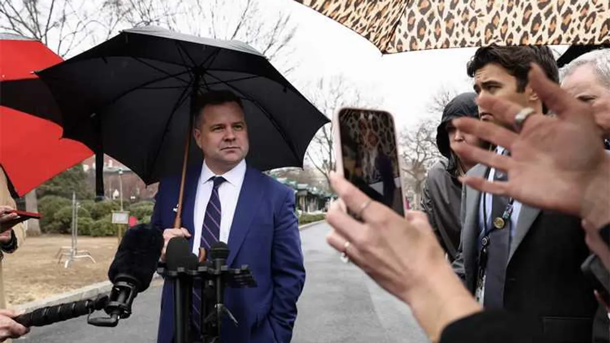 Senatori di entrambi i partiti sotto pressione mentre la Casa Bianca ritarda il giuramento del direttore DNI confermato Jay Clayton