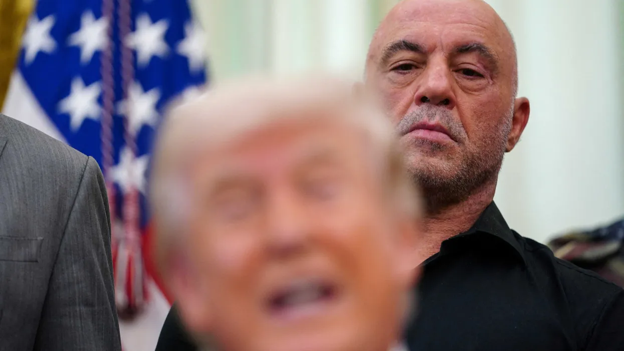 Joe Rogan y Shane Gillis Critican el Plan de Suscripción de Truth Social de Trump y sus Empresas Cripto: 'Literalmente Información Privilegiada'