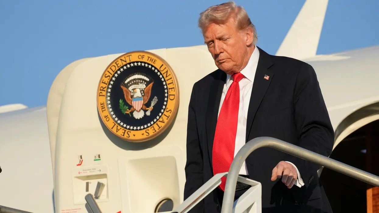 Trump nutzte Attrappen-Air-Force-One und Catering-Laster, um iranisches Attentatsdrohung zu entgehen, berichtet Bericht