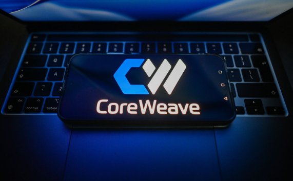 CoreWeave营收翻倍至25.8亿美元,AI积压订单达1040亿美元