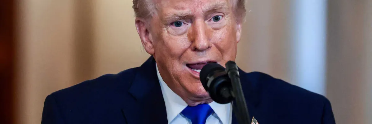 La menace mesquine de Trump contre Kristen Welker provoque une vague d’indignation : « Vieux crétin à faible QI »