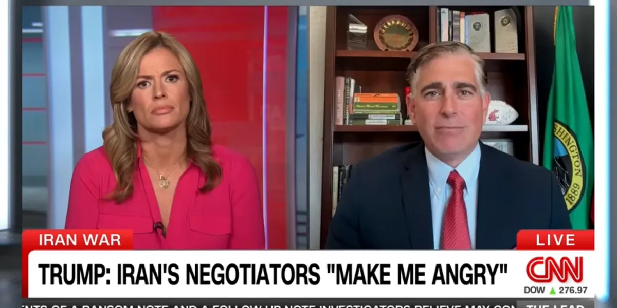 CNN的帕梅拉·布朗在直播訪談中對鮑姆加特納議員的登機身分證件說法進行事實查核