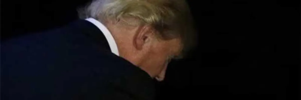 El verano de escándalos de Trump ha encendido nuevas preguntas dentro de MAGA