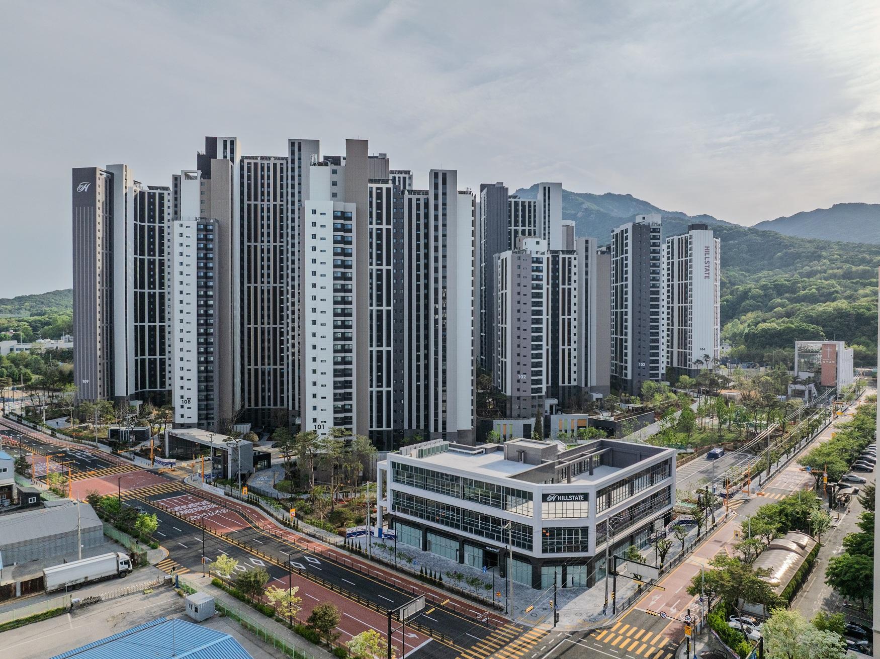 現代建設降低「Hillstate 湖龍站 Parkview」付款條件 以因應房市需求降溫