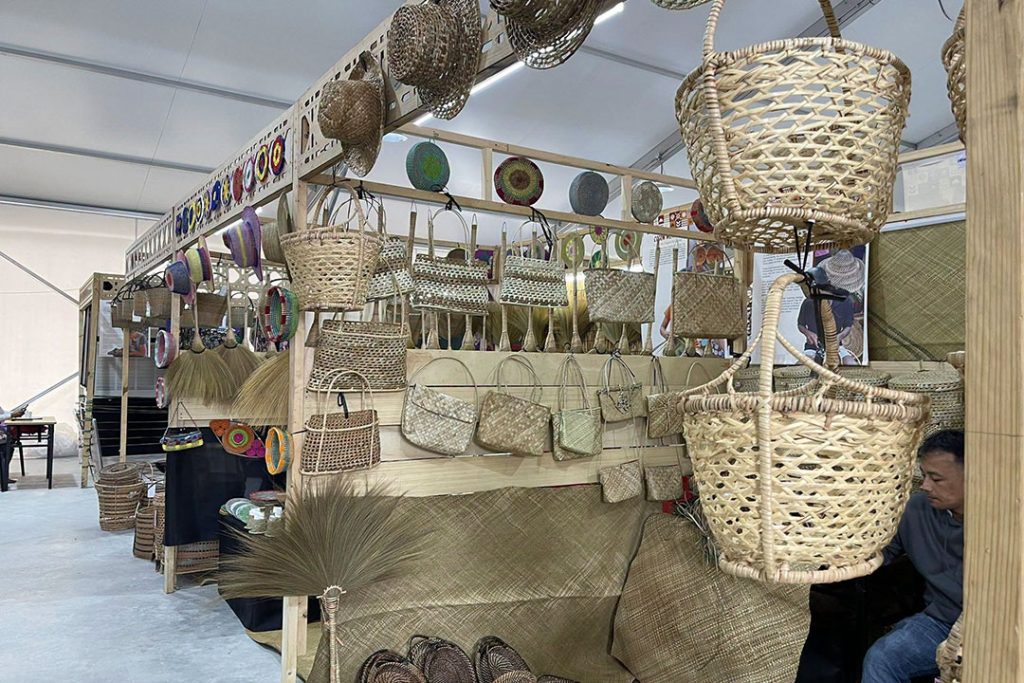 Il DTI filippino punta a un mercato più ampio per i mestieri tradizionali 'in via d'estinzione' con il programma LIKHA