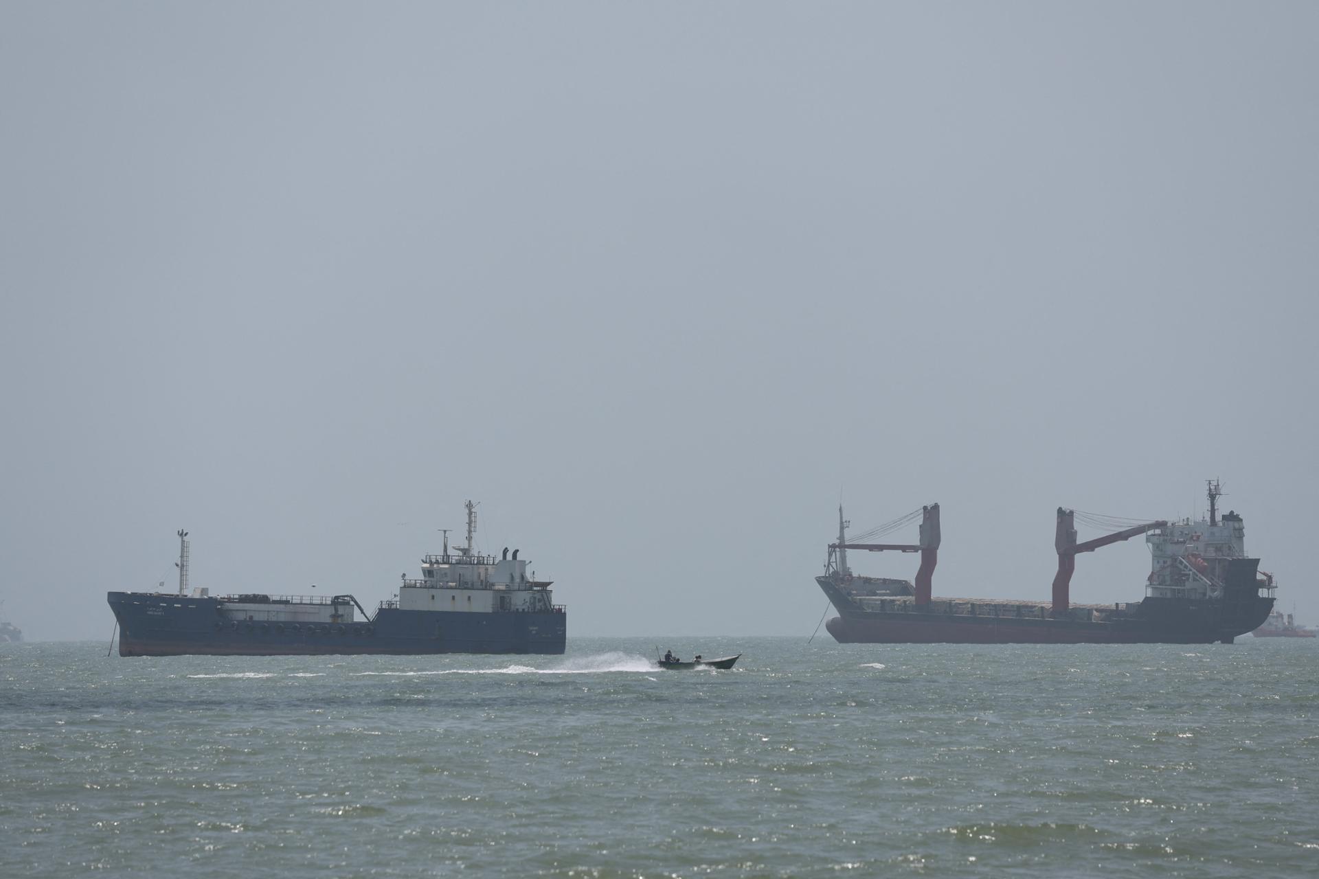 Iran and Oman Still Negotiating Strait of Hormuz Accord, Iranian Source Says