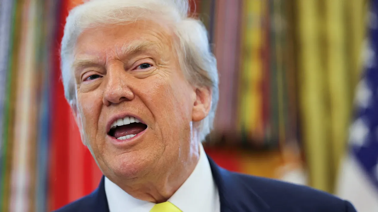 Il racconto della deputata Debbie Dingell sui dazi di Trump suscita l'indignazione del conduttore MSNBC: «Una piaga per il governo federale!»