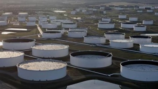 Запасы сырой нефти в США снизились на 4,5 млн баррелей на фоне ослабления спроса на топливо