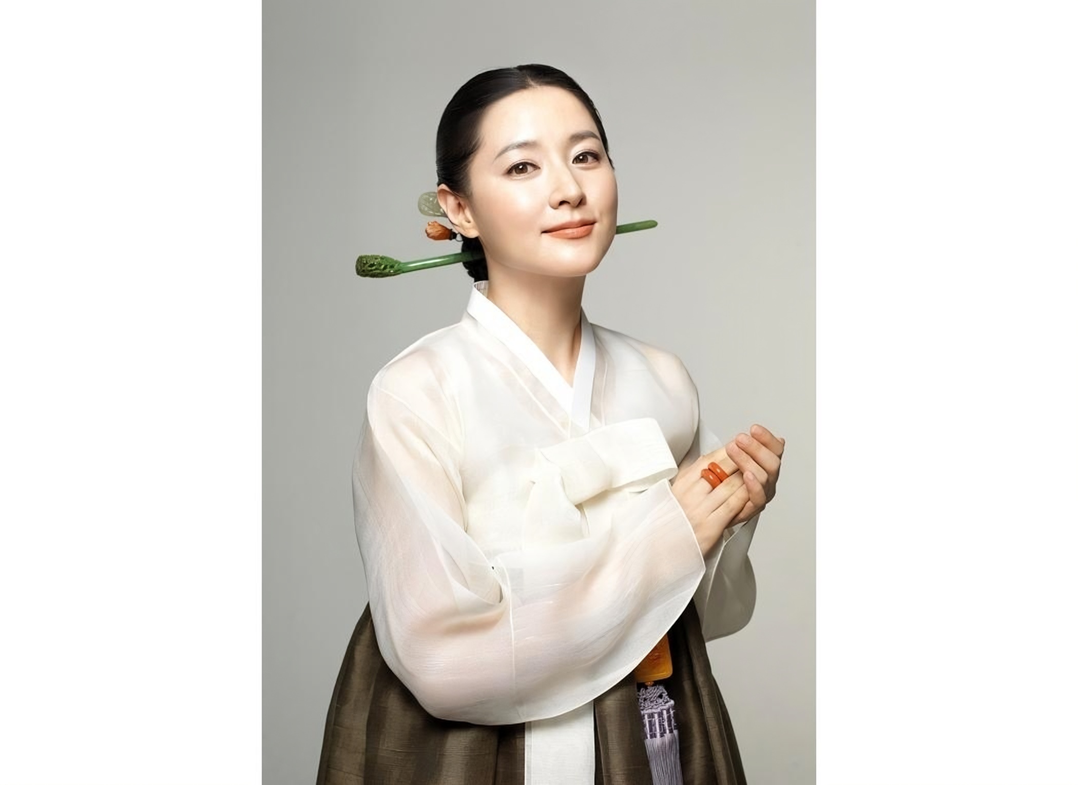 'Jewel in the Palace'-Star Lee Young-ae feiert 23-jährige Verbindung mit Mentorin der königlichen Hofküche