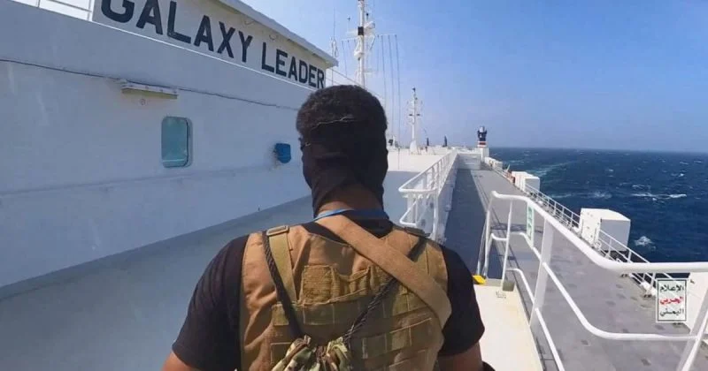 Los hutíes de Yemen niegan planes de cobrar a buques en el Mar Rojo, aliviando preocupaciones de cierre