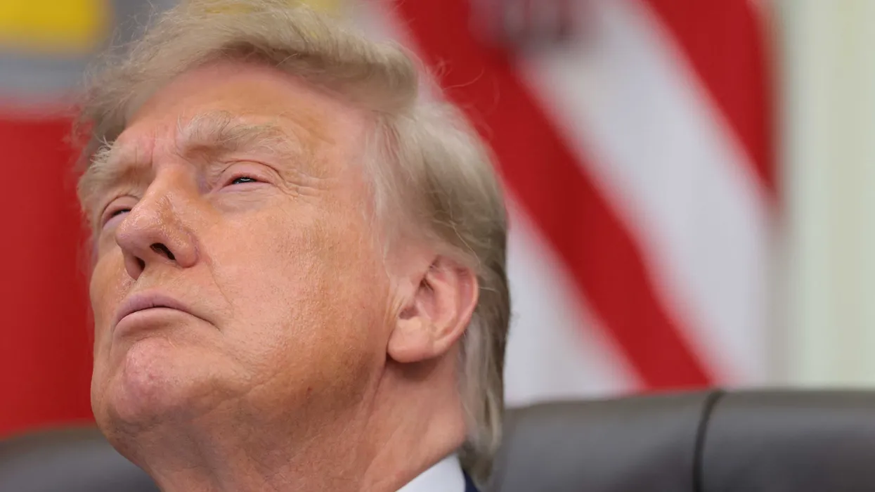 Бывший врач Белого дома выразил обеспокоенность по поводу отёка ног Трампа и дневной сонливости