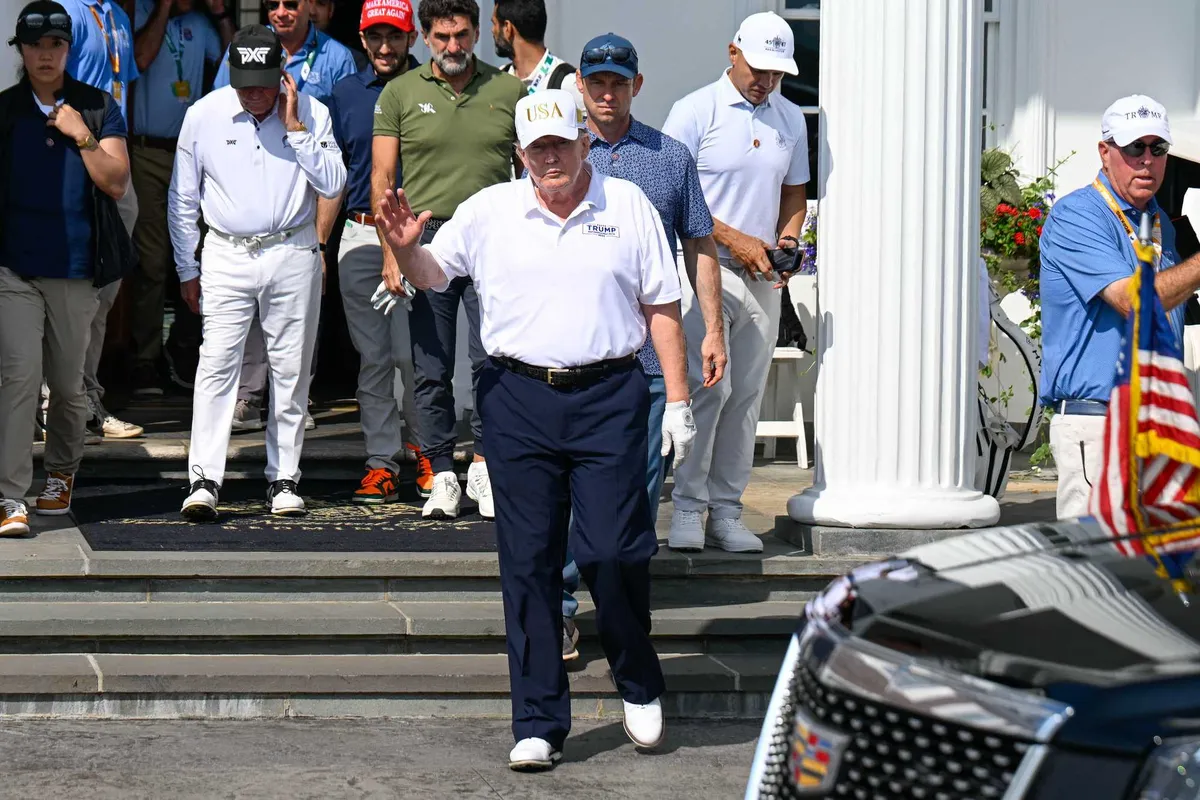 Трамп заказывает хот-доги для Секретной службы — а затем выставляет счёт агентству, сообщает Forbes
