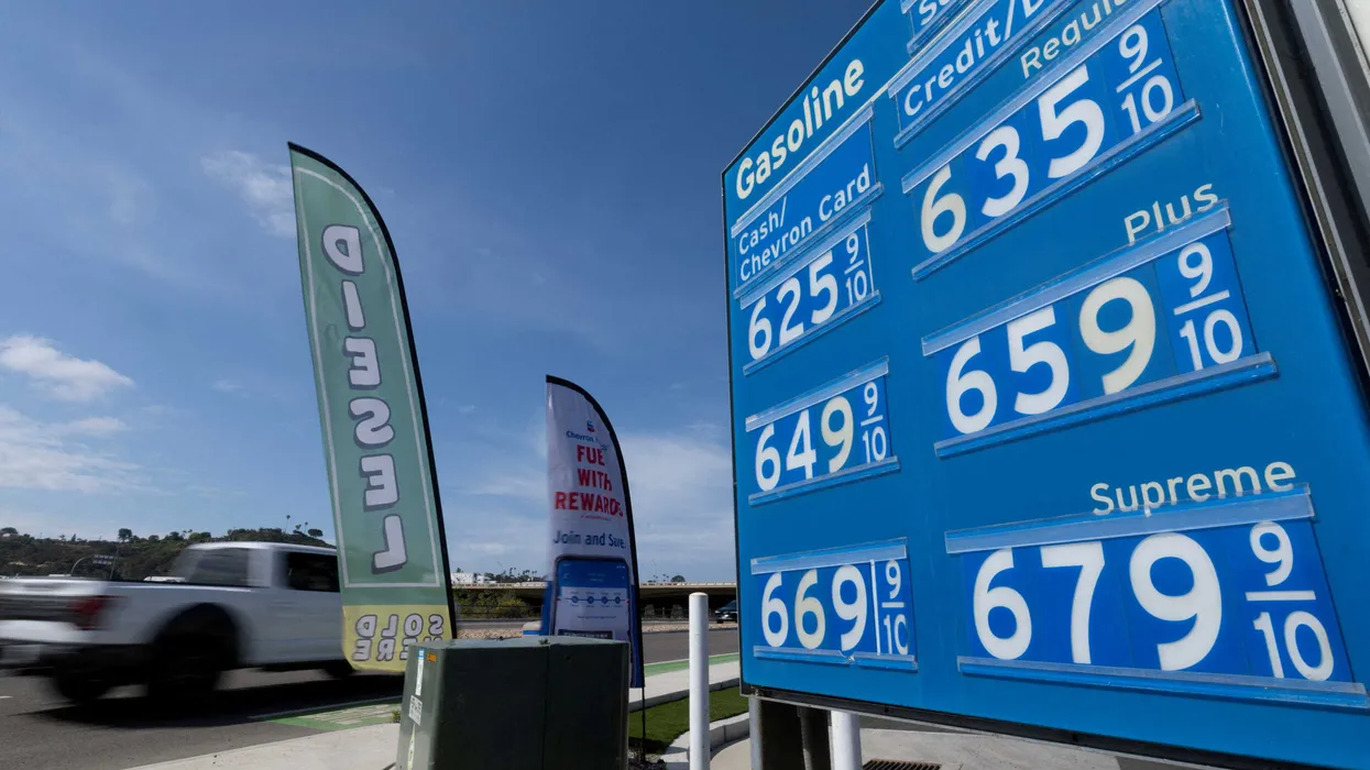 Republikaner schlagen Alarm: Diesel erreicht Rekordwert von 5,88 US-Dollar pro Gallone – die Trump-Regierung versucht die Krise umzudeuten