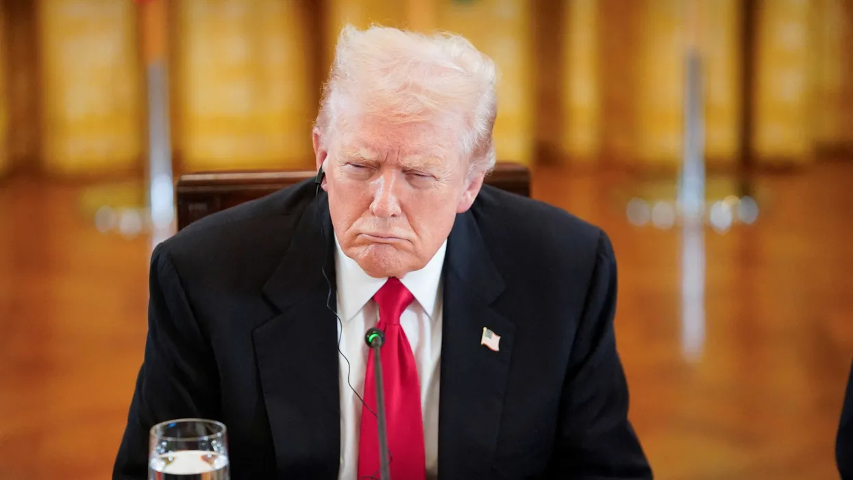 Psycholoog identificeert nieuwe 'risicosignalen' in Trumps publieke gedrag tijdens optredens in Las Vegas en het Oval Office