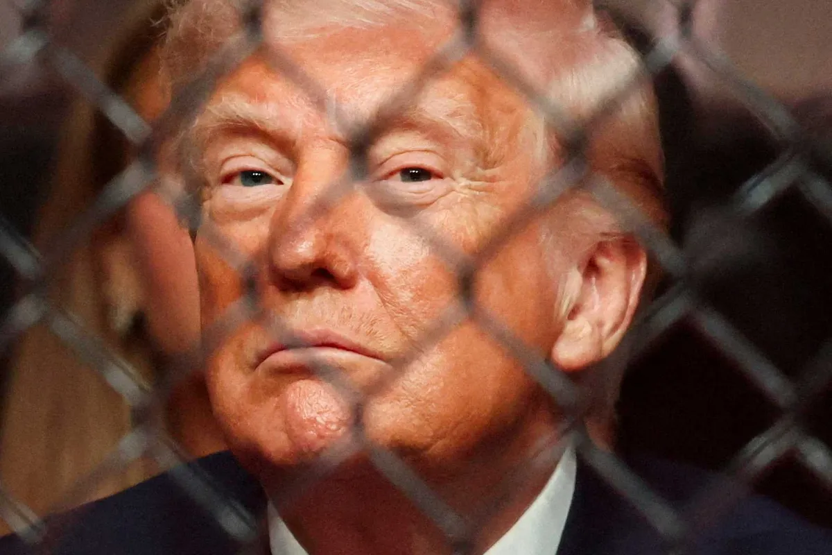 Майлз Тейлор утверждает, что действия Трампа в отношении Украины являются основанием для импичмента и напоминают «госизмену»